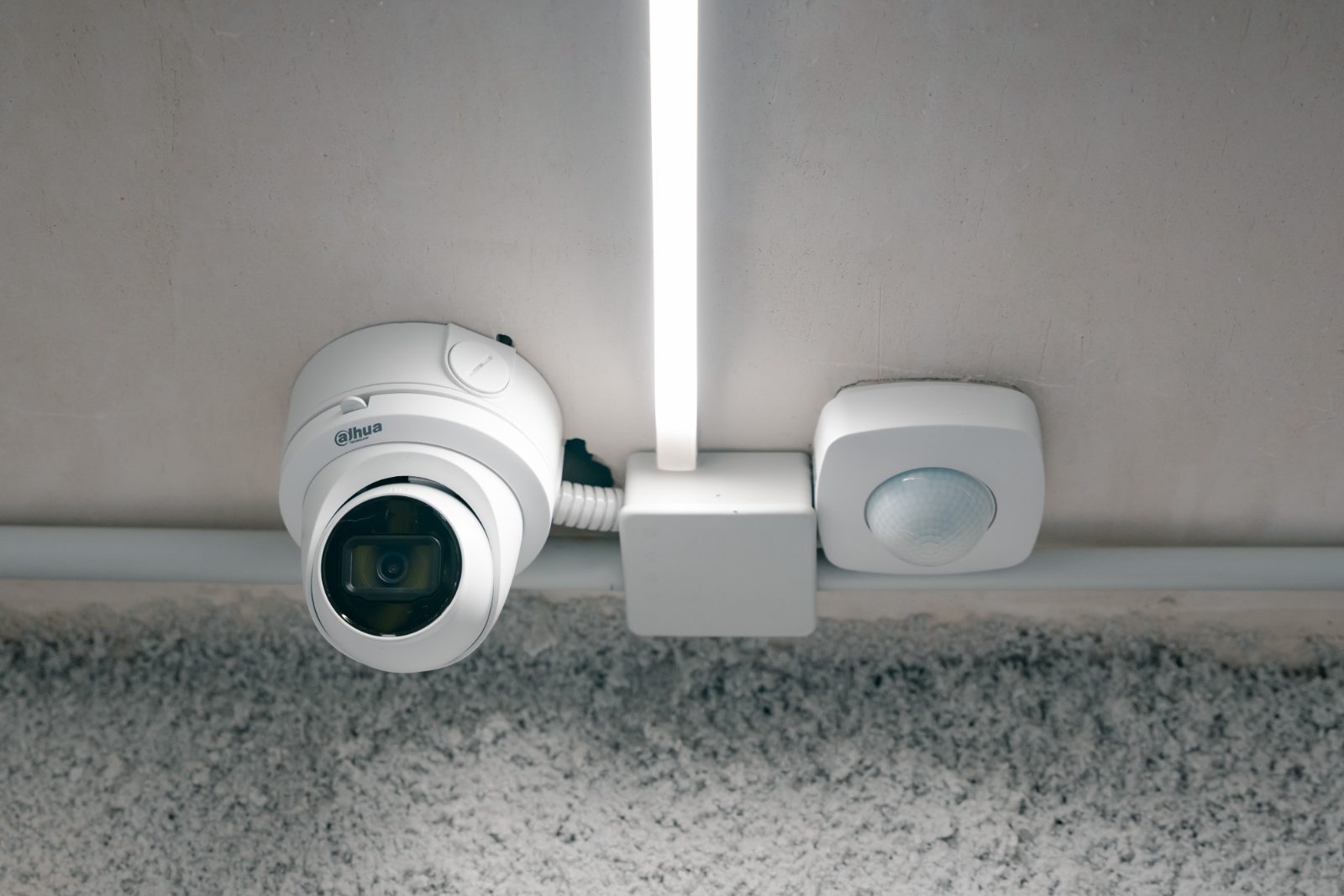 Cámara de videovigilancia Dahua y sensor de movimiento